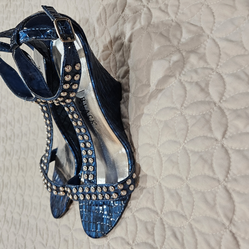 Elegant Blue Strappy Sandals